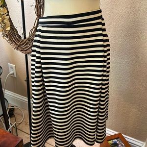 Cute 🥰 little knee skirt